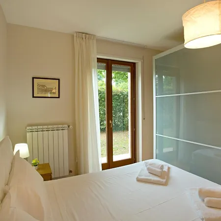 Apartment Casa Dei Filati, Cosy Flat With Garden And Parking Close To