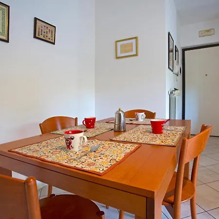 Apartment Casa Dei Filati, Cosy Flat With Garden And Parking Close To